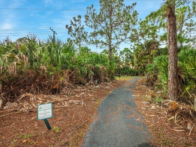 Foto del edificio - 200 W Bay Cedar Cir