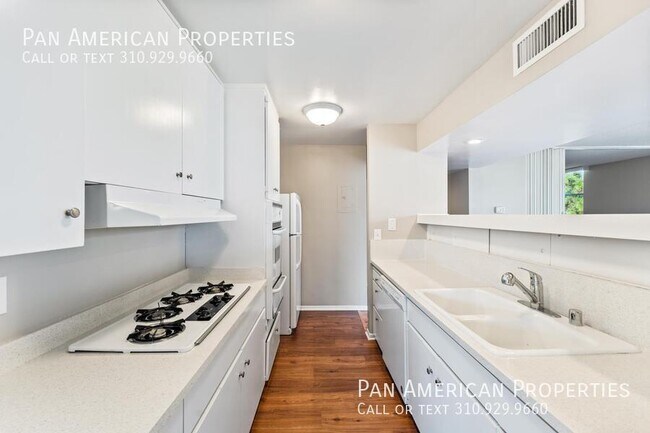 Foto del edificio - 1155 E Del Mar Blvd