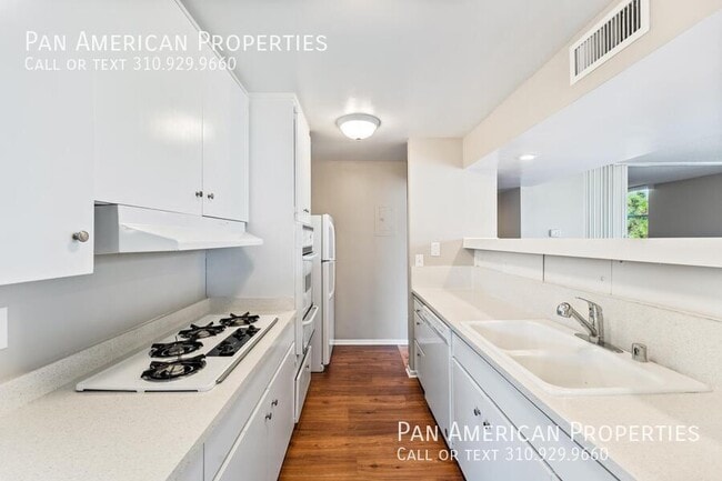 Building Photo - 1155 E Del Mar Blvd