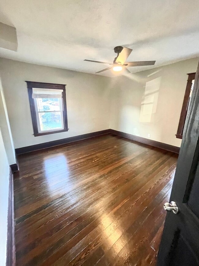 Building Photo - Large historic 6 bedroom 3 bathroom in Bla...