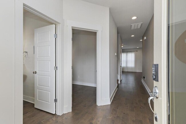 Building Photo - 1912 Split Rail Pl