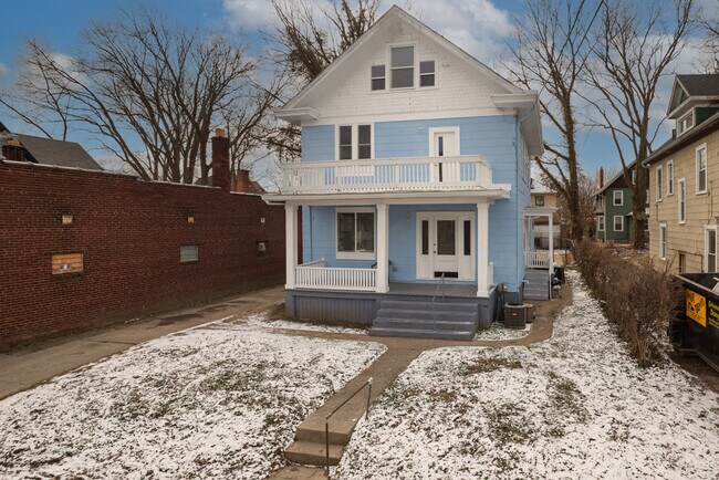 Building Photo - 1221 California Ave
