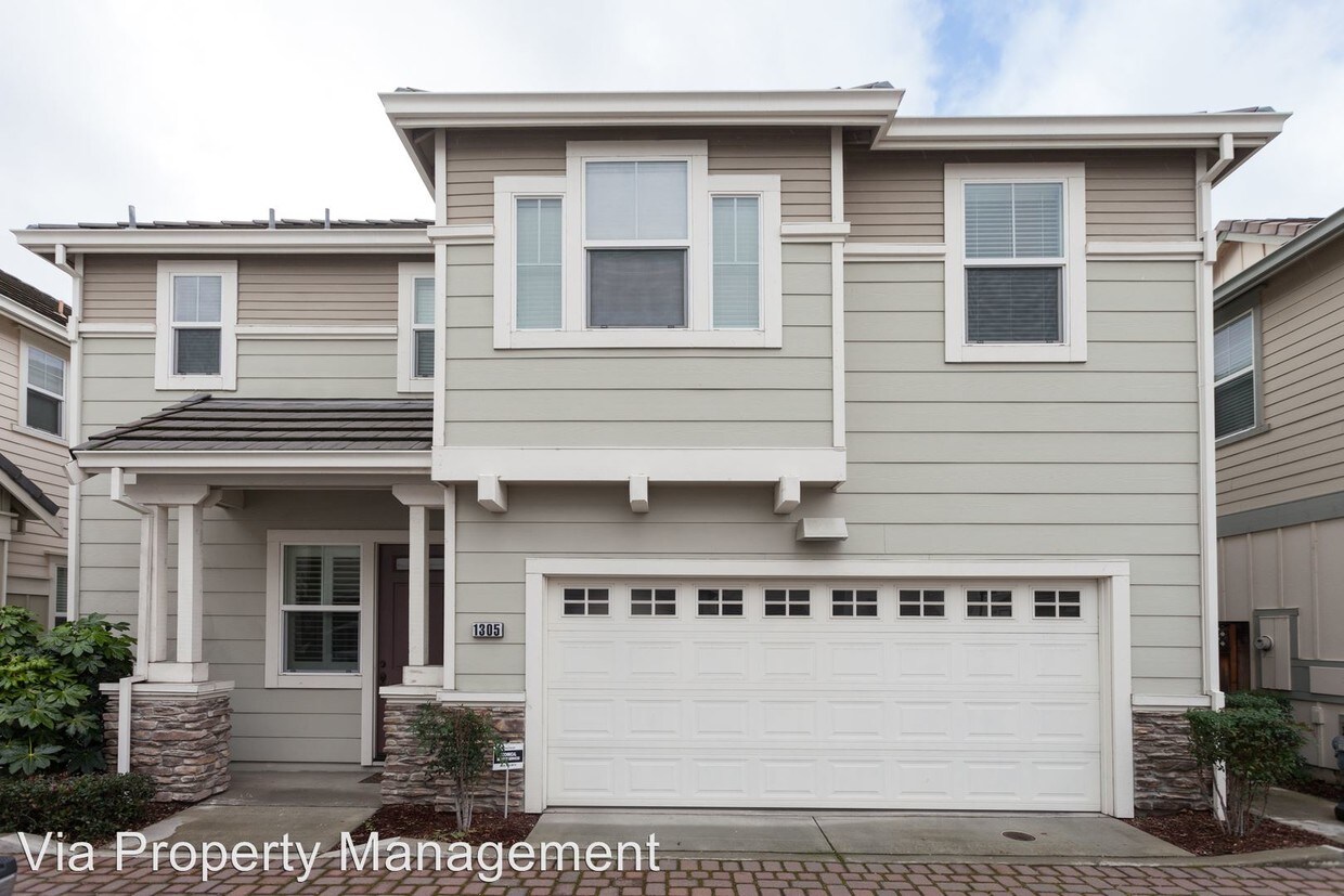 Primary Photo - 1305 Tapestry Ln