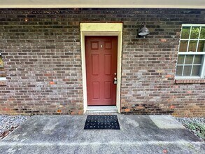 Building Photo - 110 Clay Dr