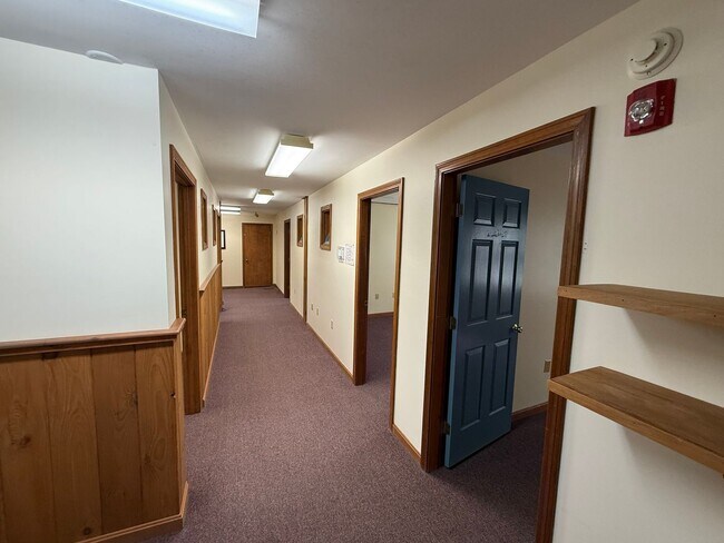 Foto del edificio - Great Office Space in Ossipee!