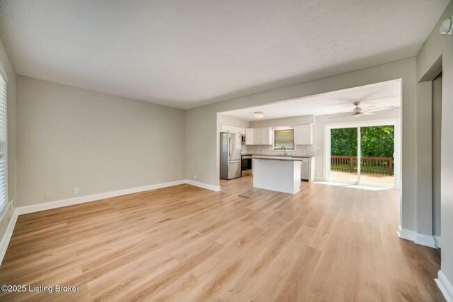 Foto del edificio - 6312 Six Mile Ln