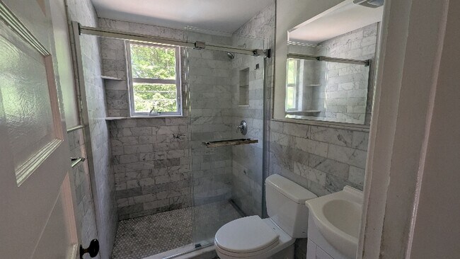 Foto del edificio - 581 Kearsarge Way
