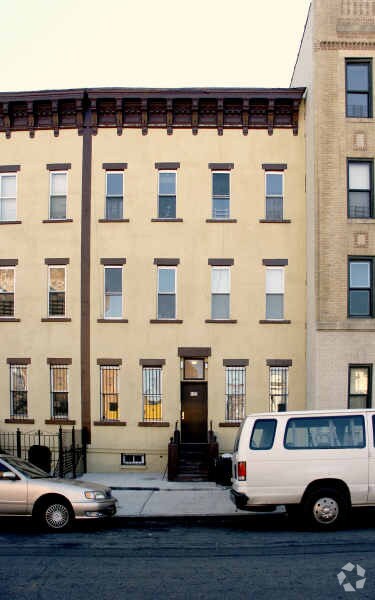 Primary Photo - 122 Grove St