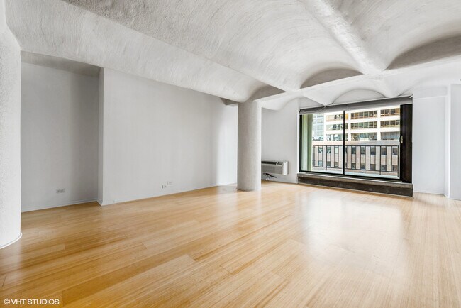 Building Photo - 345 N Canal St