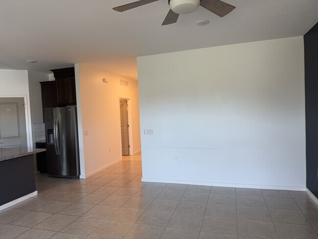 Foto del edificio - GORGEOUS MARLEY PARK 4 BEDROOM WITH TURF B...
