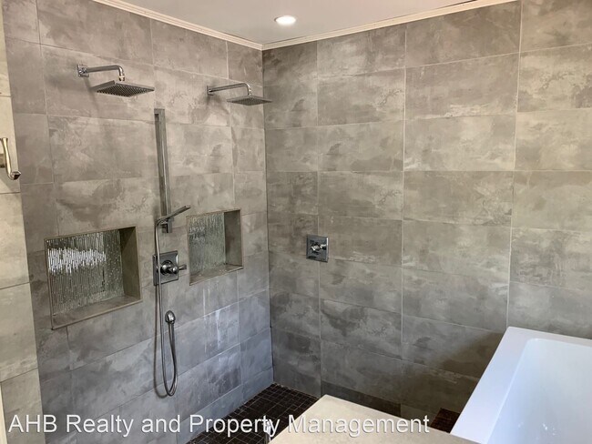 Foto del edificio - 2 br, 2 bath House - 422 Alamance Rd.