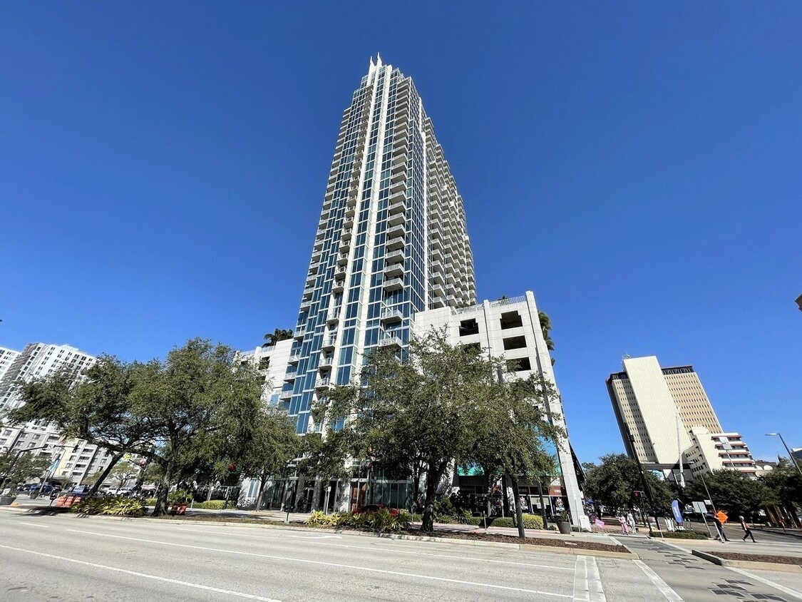Primary Photo - Downtown1BR/1BA condo located on 19th floo...