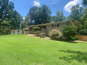 Building Photo - Great Location on this 4 Bedroom Home in A...