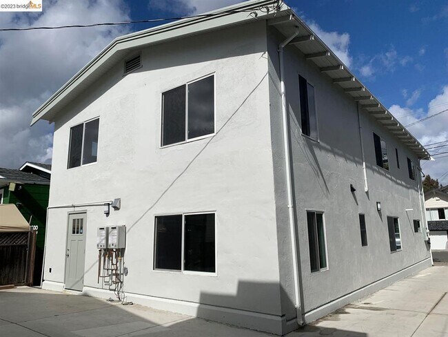 Building Photo - 983 39th St