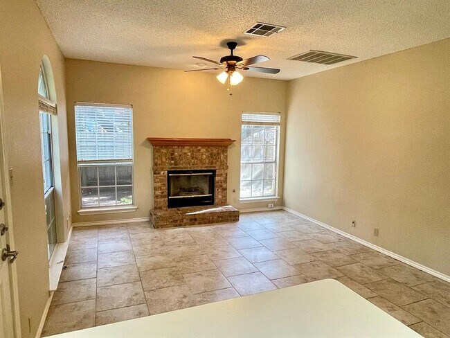 Building Photo - 1300 Nightingale Dr