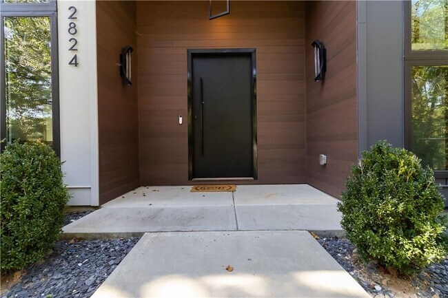 Foto del edificio - 2824 Ashford Rd NE