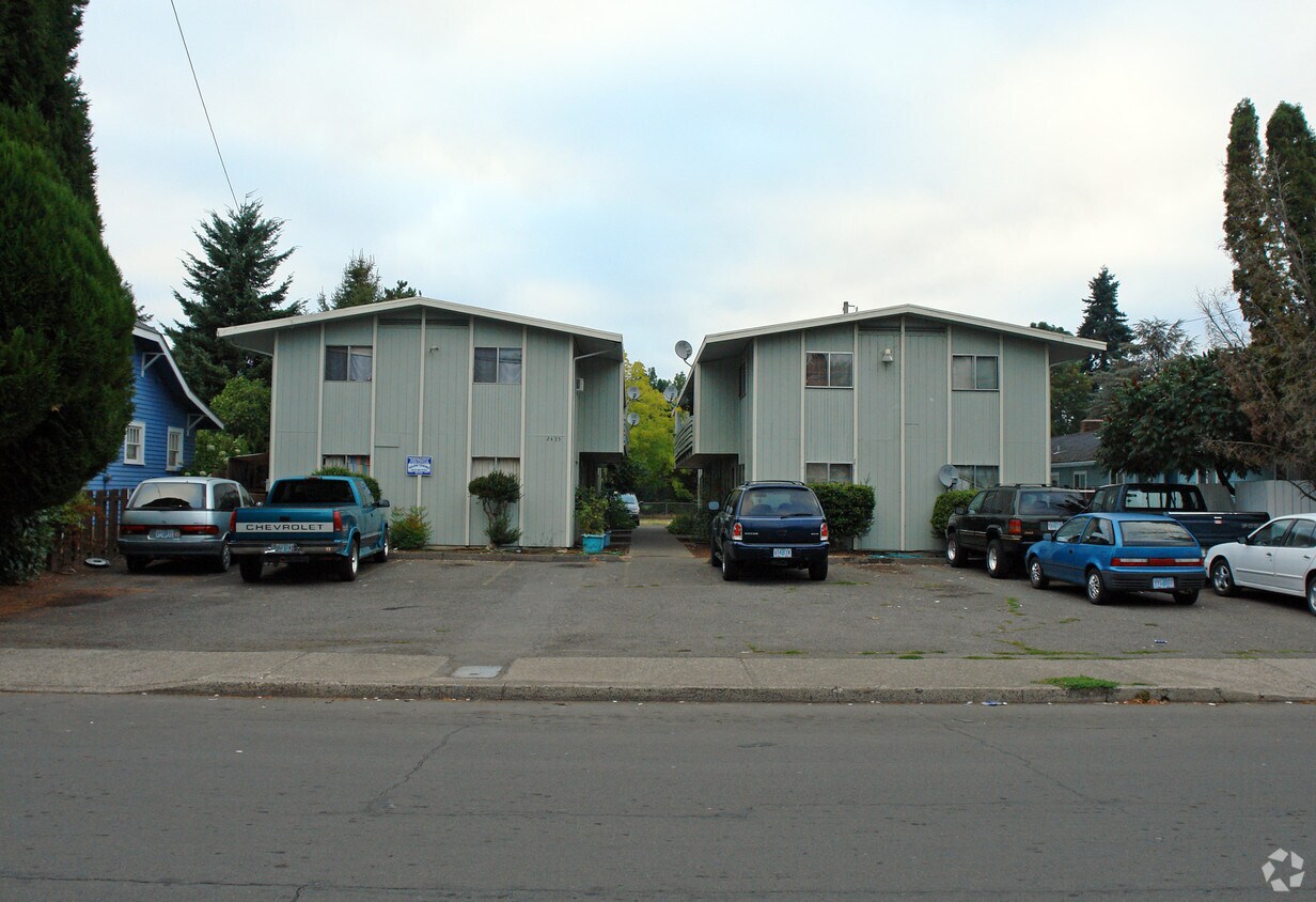Primary Photo - 2435 Lee St SE