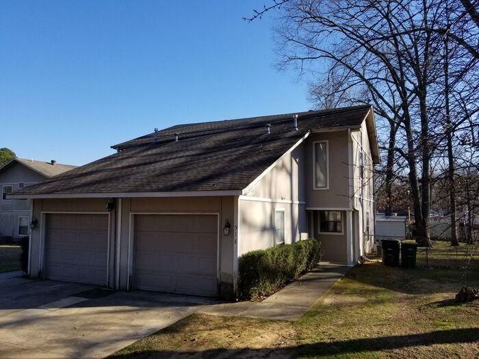 Foto principal - 2 BD, 1 1/2 BA, townhome in Sherwood
