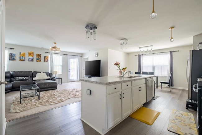 Foto del edificio - Room in House on Skipjack Ln