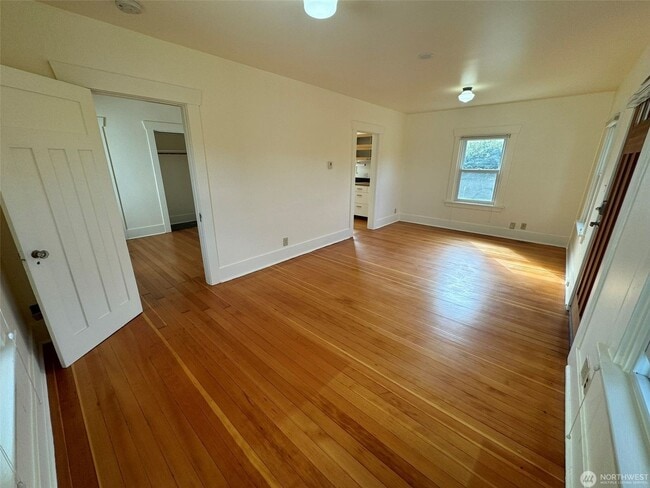 Building Photo - 3Bd/1.75Ba Seattle House