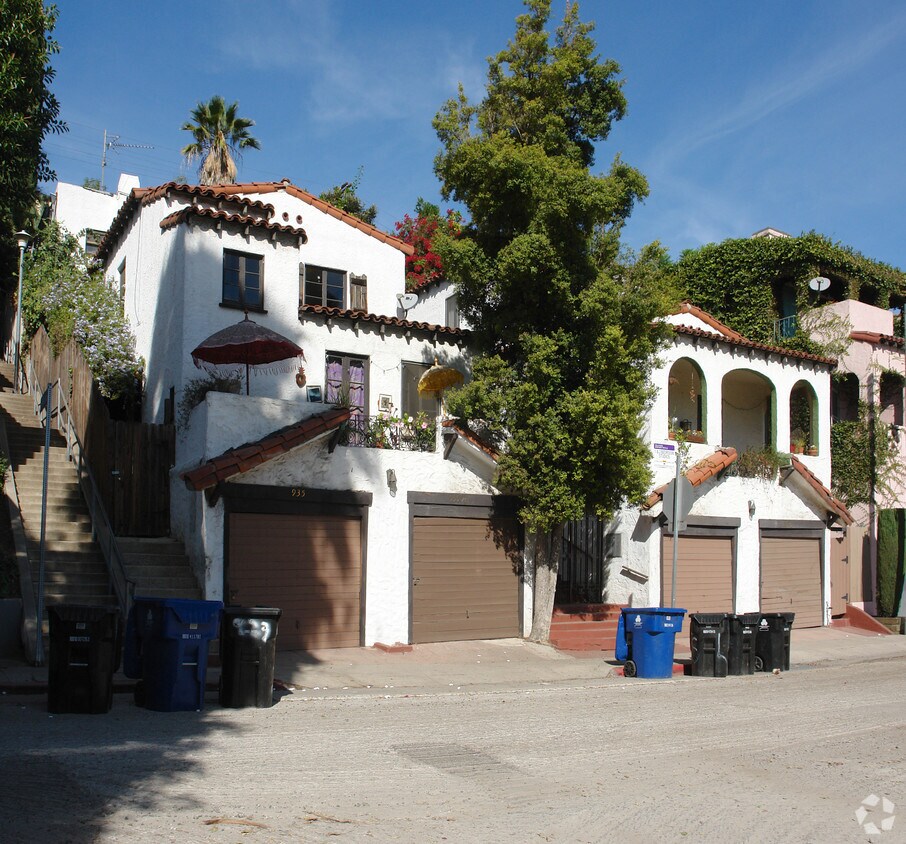 Primary Photo - 935-939 N Vendome St