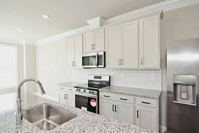 Building Photo - End-Unit Crozet Townhome - Dog-Friendly!
