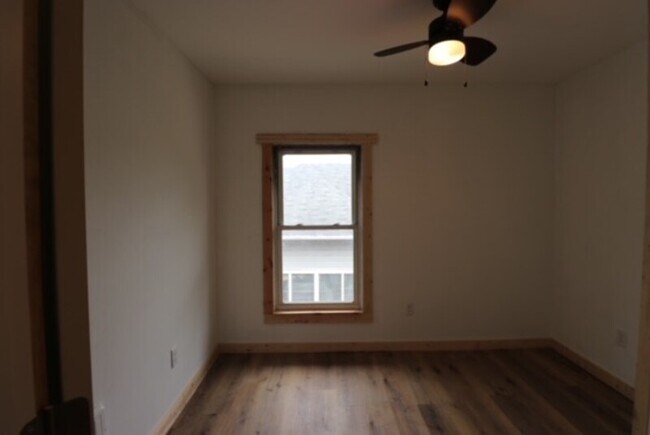 Building Photo - 800/802 Doty Street - 201/203 Jackson St. ...