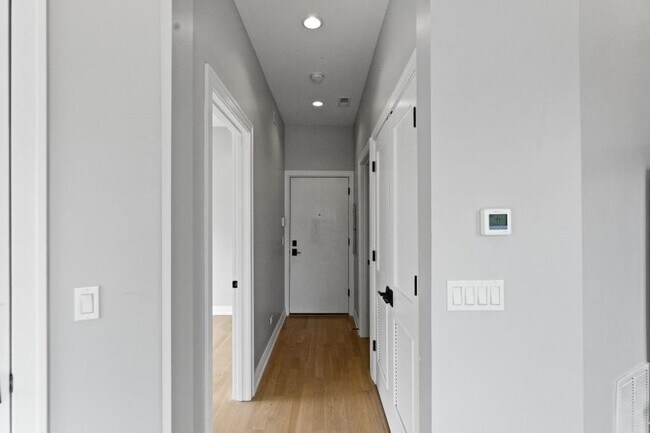 Foto del edificio - 0 bedroom in Chicago IL 60657