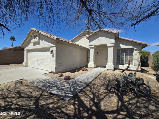 Building Photo - 3012 E Sweetwater Ave