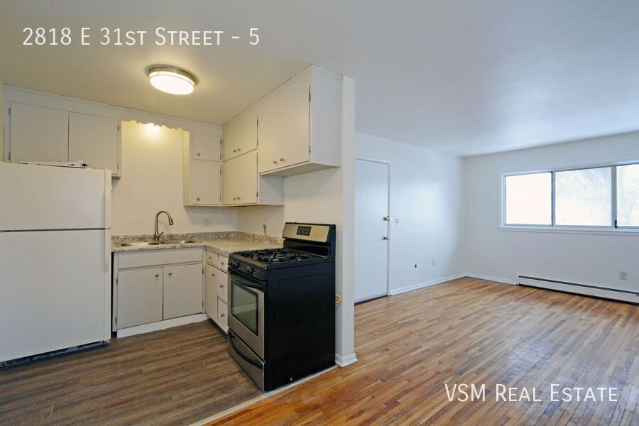 Foto principal - **Move In Special!** Spacious 2-Bedroom Up...