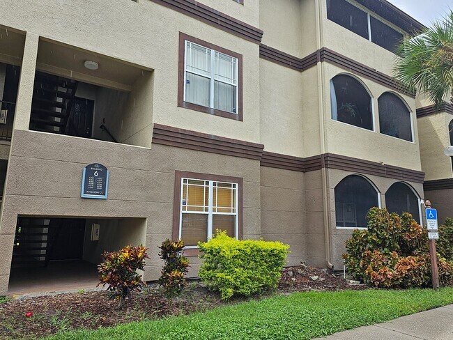 Foto del edificio - 1 Bedroom, 1 Bath First Floor Condo in Gat...