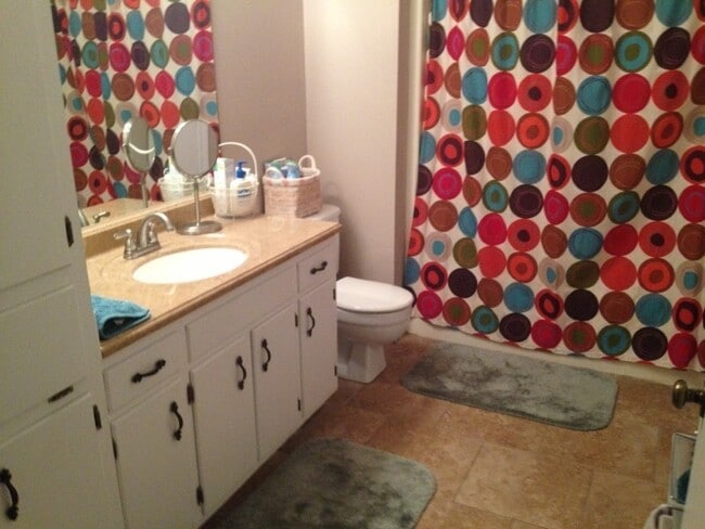 Building Photo - Cute 2 br 1 ba home for lease on corner lo...