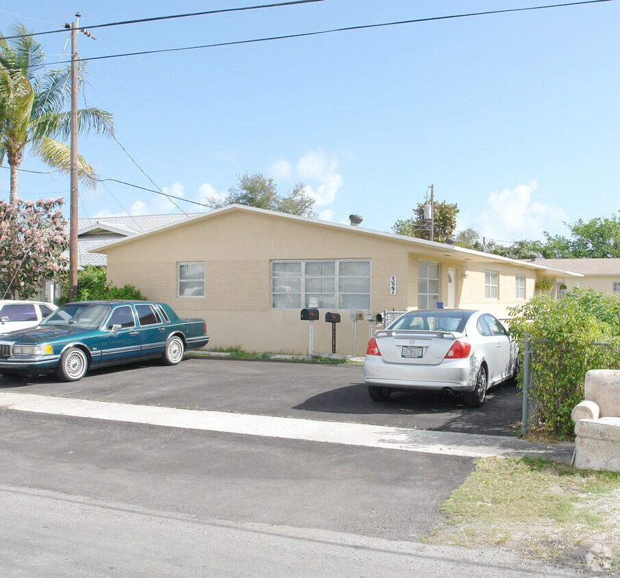 Primary Photo - 327 SW 1st Ave