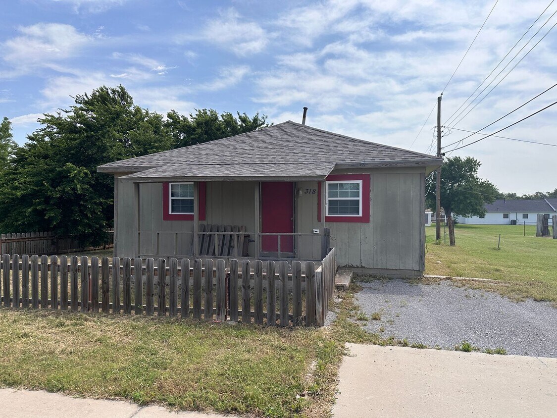 318 J St, Elgin, OK 73538 House Rental in Elgin, OK