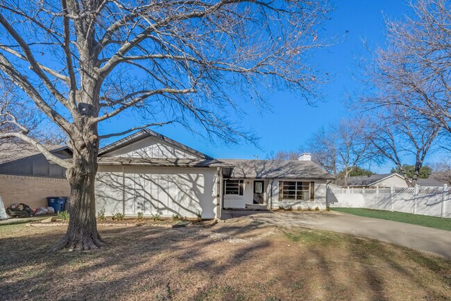Foto del edificio - 8537 Charing Cross Ln, Dallas, TX 75238, USA