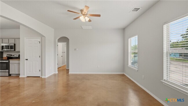 Foto del edificio - 193 Rosedale Ave