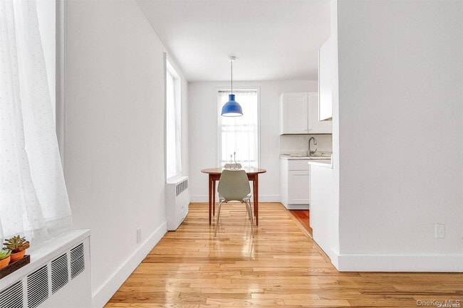 Foto del edificio - 63-80-80 Wetherole St