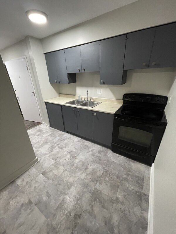 Building Photo - 515 S Milwaukee Ave