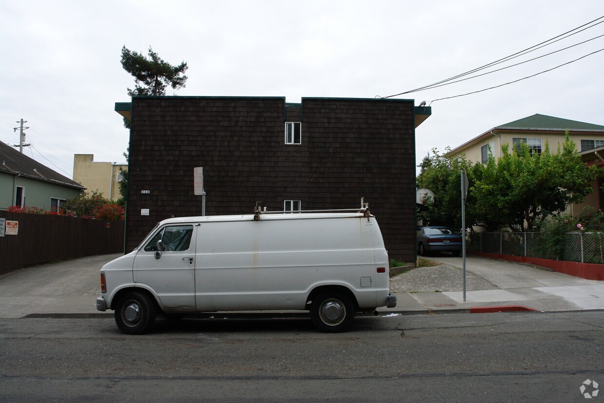 Building Photo - 230 San Antonio Ave