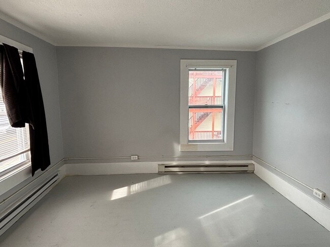 Building Photo - 17 Laurel St