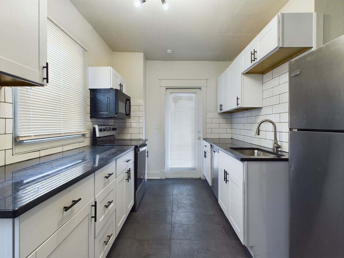 Foto principal - 3937-3939 Troost Ave