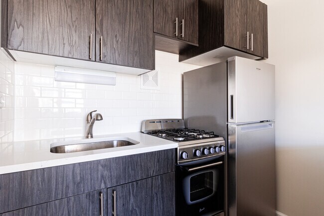 Foto del edificio - 5841 N Winthrop Ave