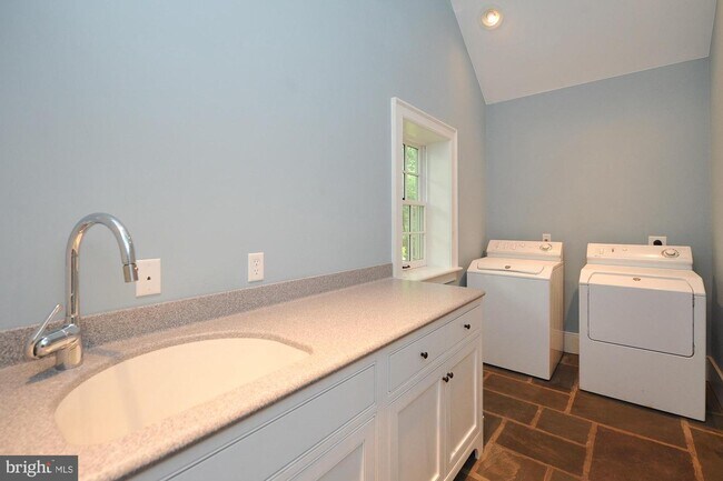 Foto del edificio - 1420 Creek Road Trail