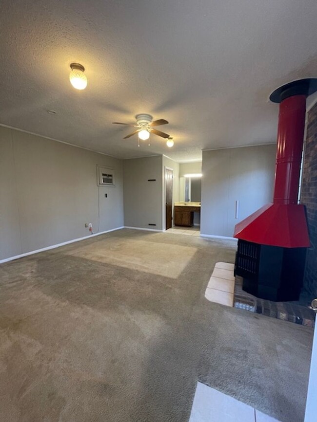 Building Photo - Renovated 4 Bedroom 3 Bath Home for Rent w...