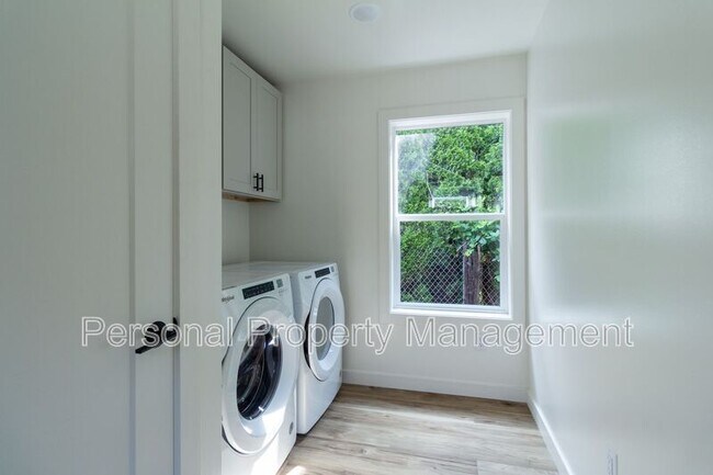 Foto del edificio - 8005 NE 32nd St