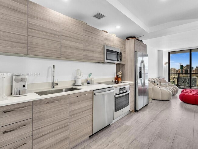 Foto del edificio - 121 NE 34th St