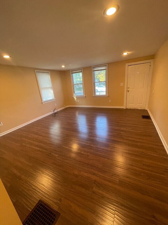 526 N Huron St Unit 526 N. Huron 1, Ypsilanti, MI 48197 Room for