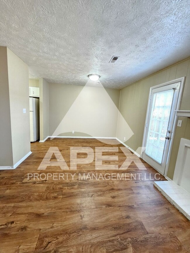 Building Photo - Nice 3Bd 1.5 Townhouse in WEST KNOX off Ce...
