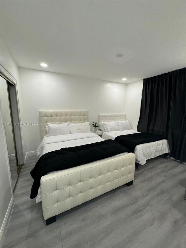 Foto del edificio - 501 NE 70th St