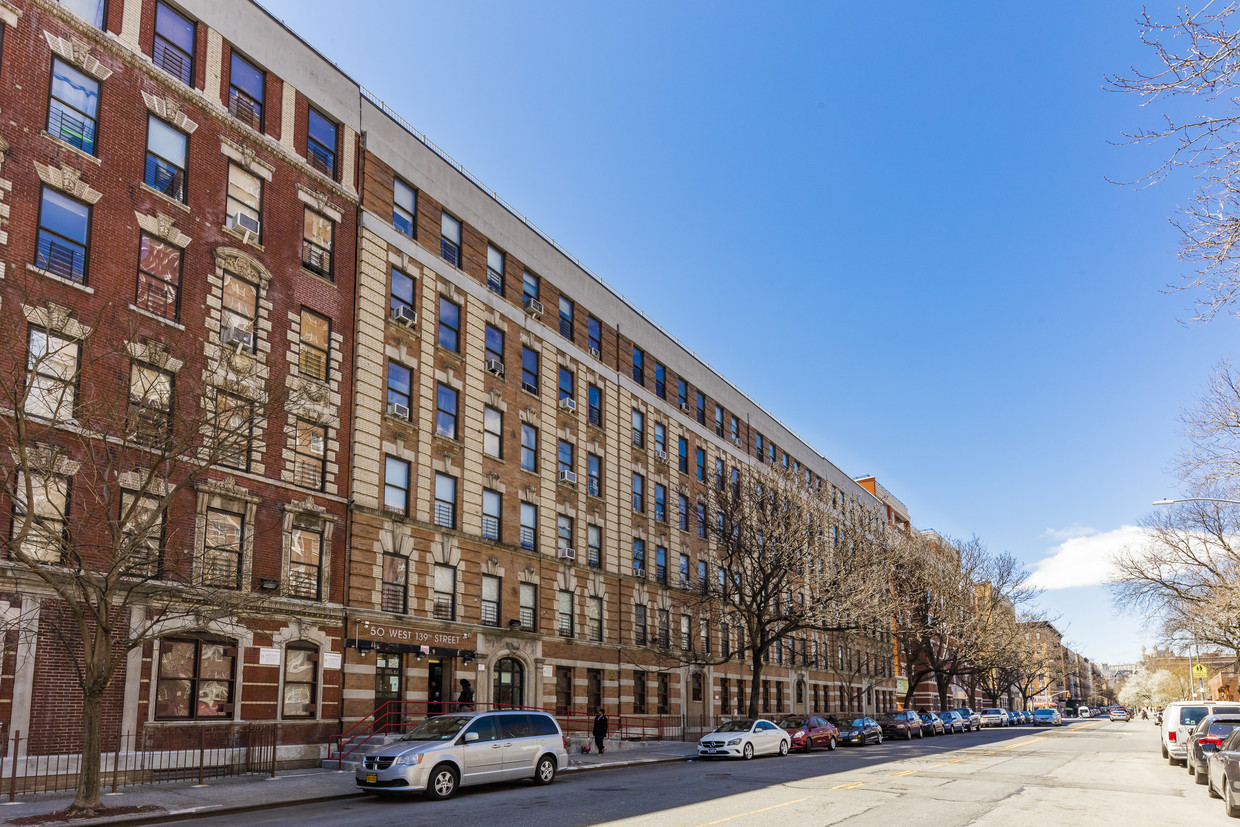 Primary Photo - The Savoy Park Apartments